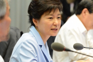 朴대통령 “교육현장 역사왜곡 바로잡아야”