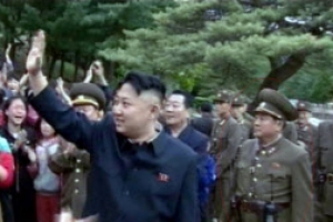 北 김정은 근접경호 강화?…주변에 장성급 배치