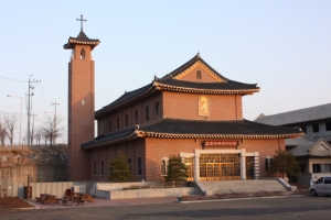 파주 통일동산에 남북 합작 성당