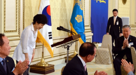 [포토] 민주평통 간담회 인사말하는 박근혜대통령