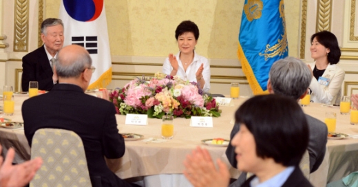 [포토] 민주평통 간담회 참석 한 박근혜대통령