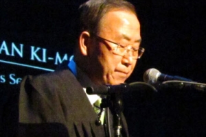 반 총장 美 할렘 고교 졸업식서 연설