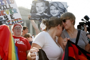 美 대법원 “동성결혼 금지 위헌” 판결… 보혁 성향 팽팽