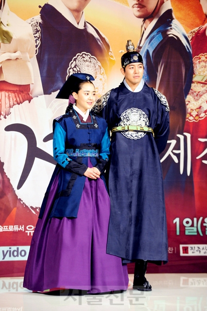 27일 서울 영등포 타임스퀘어 5층 아모리스홀에서 MBC 새 월화미니시리즈 ‘불의여신 정이’(극본 권순규ㆍ연출 박성수)의 제작 발표회가 열렸다.<br>장고봉PD goboy@seoul.co.kr