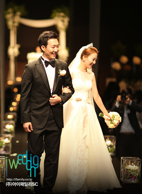 28일 여의도 63빌딩 그랜드볼룸홀에서 결혼식을 올린 장윤정,도경완  i wedding 제공