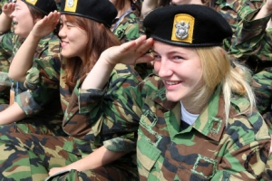 유엔 참전국 평화캠프… 미소 필승