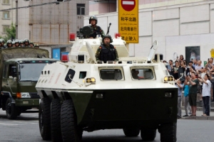 “위구르 테러 총력 대응” 中, 무장병력 투입