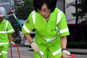 “새벽녘 방이동 골목길 청소… 3년 전 초심 잃지 않겠다 다짐”