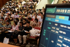 진학정보 꼼꼼히… 고3담임 ‘열공’