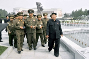 北 김정은, 완공 앞둔 전승기념관·인민군열사묘 시찰