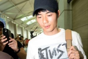 기성용, 영국으로 출국…”새 시즌 잘 준비하겠다”