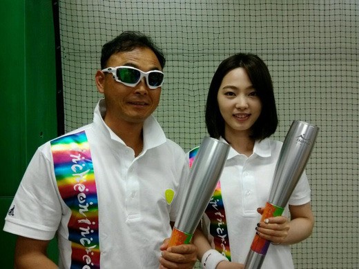 마라토너 이봉주(왼쪽) 선수와 당구선수 차유람. / 차유람 트위터