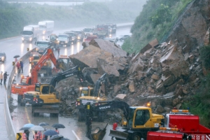 영천 경부고속도 산사태…