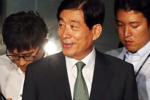 檢, 원세훈 소환 하루만에 ‘수뢰 혐의’ 영장청구