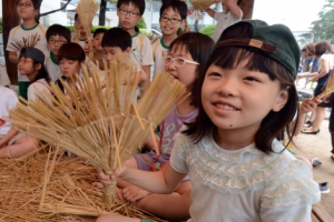 짚으로 부채 만들기