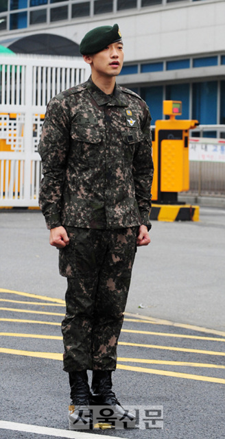 지난 2011년 10월 11일 현역으로 입대한 가수 비(본명 정지훈)가 10일 오전 한강로 국방부에서 21개월간 군 복무를 마치고 전역했다. 장고봉PD goboy@seoul.co.kr