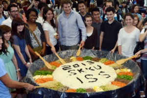 세계인이 비벼서 더 맛있어요