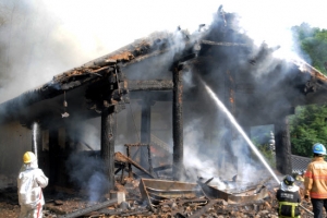 ‘신라 고찰’ 영동 중화사 화재…대웅전 전소로 탱화 등 손실