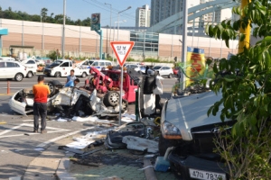 진주서 승용차끼리 충돌…4명 사망 2명 부상