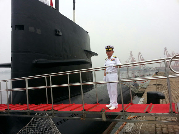 한국 해군 참모총장, 中잠수함 첫 승선 