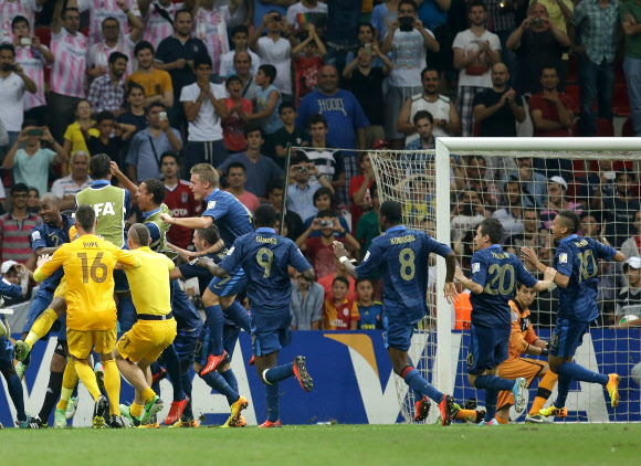 U-20 월드컵에서 프랑스가 우루과이를 승부차기에서 이겨 우승컵을 차지했다. AP=연합뉴스