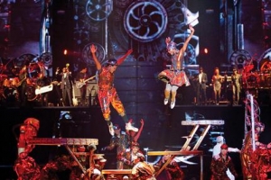 세계가 열광하는 아레나쇼 한국엔 담을 ‘그릇’이 없다