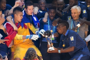 “이게 트로피야” 프랑스 U20 월드컵 첫 우승