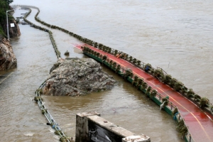 물에 잠긴 4대강 자전거도로