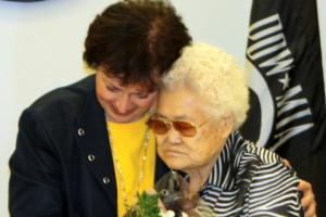 위안부 피해 이옥선 할머니, 美 위안부 기림비 방문