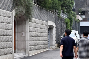 檢, 전두환 재산 13곳 이틀째 압수수색…차명재산 추적