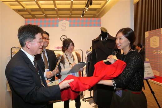 [창조경제의 첨병은 기업이다] 신세계백화점