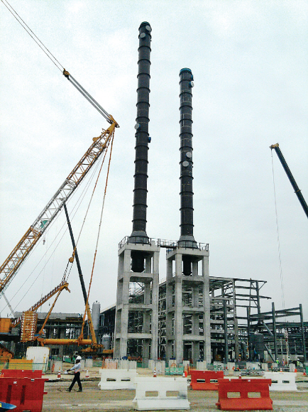 SK건설이 싱가포르 주롱 산업단지에 짓고 있는 아로마틱 석유화학제품 생산 공장의 공사 현장 전경. SK건설 제공 