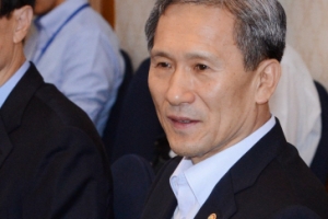 김관진 “전작권 전환연기, 美 긍정검토 하지 않겠나”