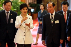 朴대통령 “ 공공의료 적자 낭비 아니다”