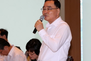 정총리 “국민 피부로 느끼게 정책 설명을”