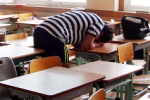 “교관, 학생들 물에 빠지자 구조 않고 호각만 불었다”