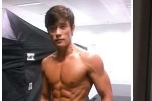 이병헌 “매일 생선 15마리씩 먹으며 몸 만들어”