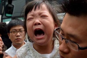 [포토]”아빠 가지마”… 노량진 수몰사고 희생자 눈물의 영결식