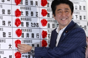 ‘아베노믹스’ 지지 확인…장기집권 열쇠는 경제·개헌·외교