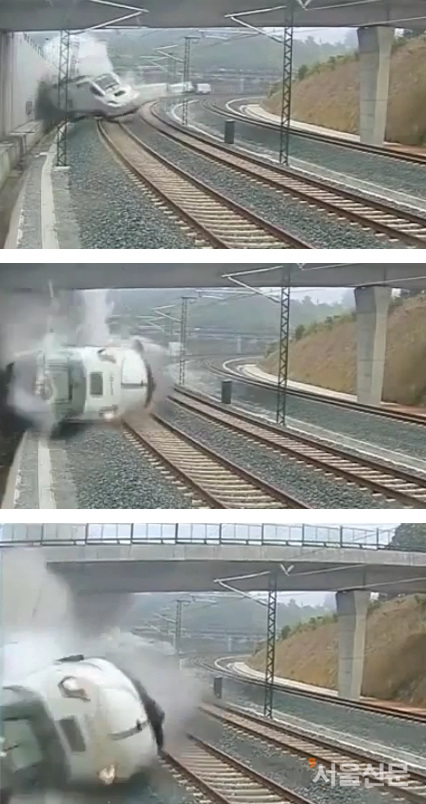 스페인 열차 사고 당시 CCTV 장면이 25일(현지시각) 공개됐다. 지난 24일 스페인 산티아고 데 콤포스텔라 역 근처에서 열차 탈선사고가 발생해 80명이 사망했다.  유튜브 동영상캡쳐