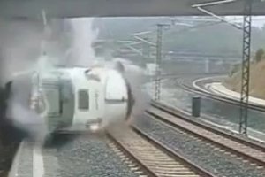 스페인 탈선참사 고속열차, 왜 ‘죽음의 질주’ 했나