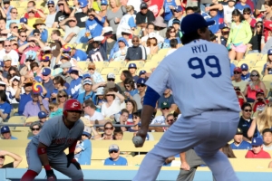 류현진, 추신수에 2타수 무안타로 판정승