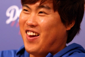류현진 “신수 형 상대할 때 신경 많이 썼다”