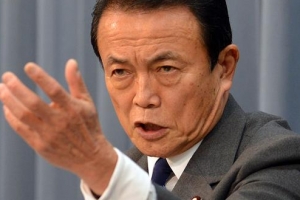 “獨 나치처럼  비밀 개헌하자”  또 망언 뱉은 아소