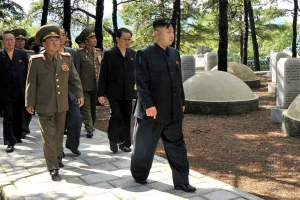 김정은, 중국군 전사자 묘역 참배