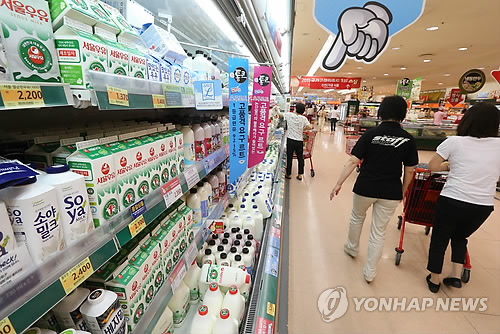 한 대형마트 우유판매대 모습. 연합뉴스