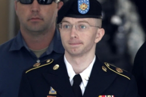 ‘美 기밀폭로’ 매닝, 간첩죄 등 100년刑 위기