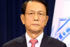 靑 비서실장 인사 단행…김기춘 前법무장관 임명