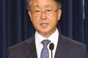 [靑 비서실장·수석 4명 교체] 홍경식 민정수석