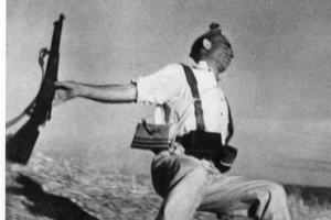 그보다 가까이서 전장을 본 눈은 없었다